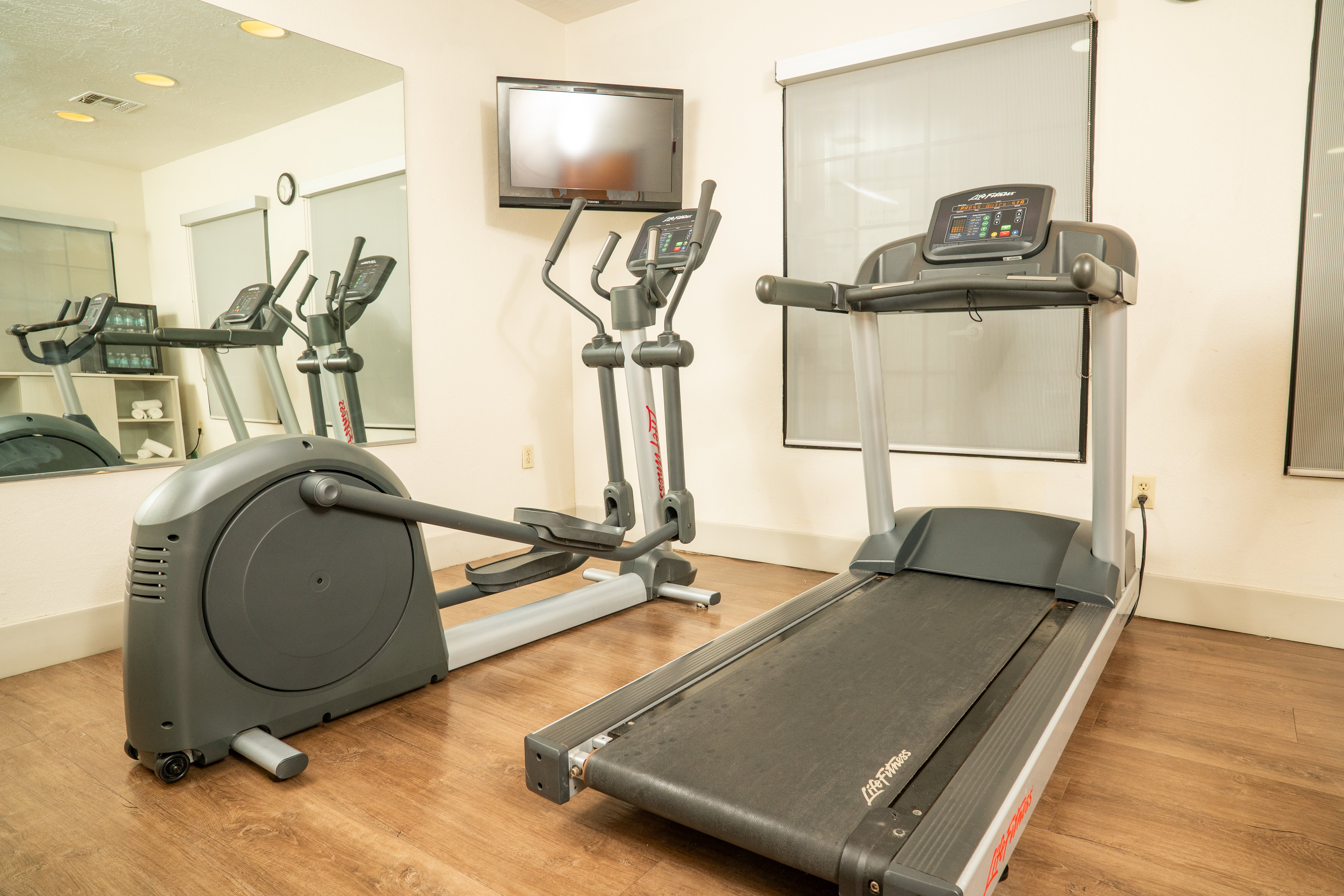 Holiday Inn Express Hotel & Suites Hesperia 38/56