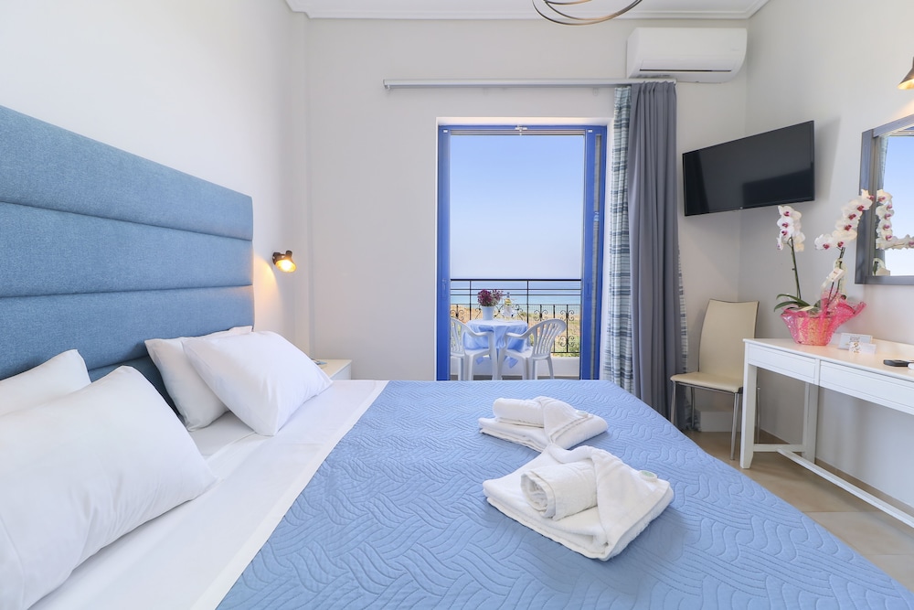 Alexis Hotel 35/87