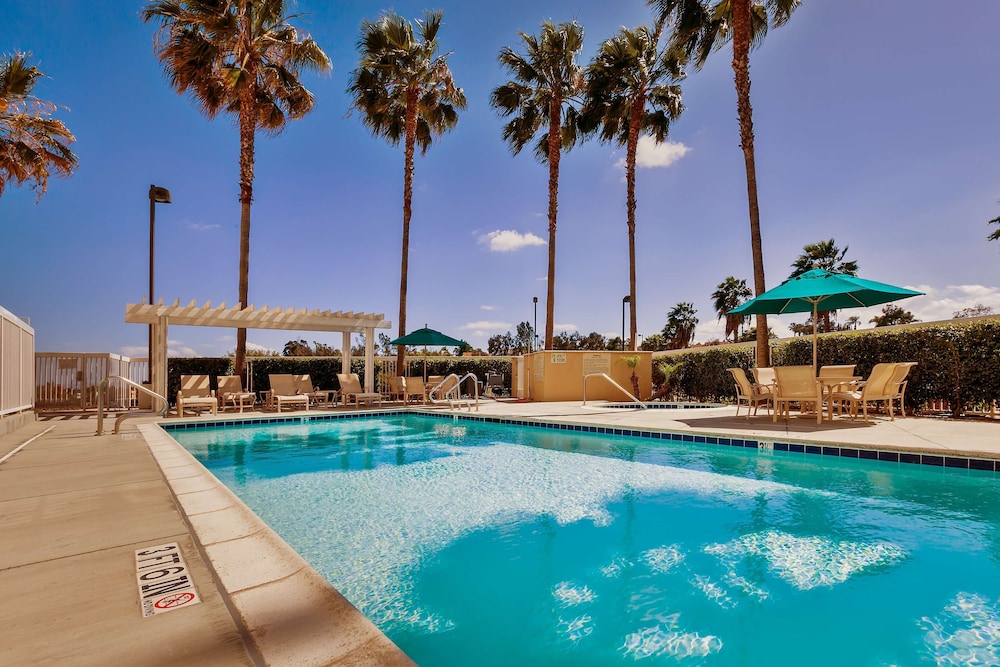 Hampton Inn & Suites Chino Hills 4/34