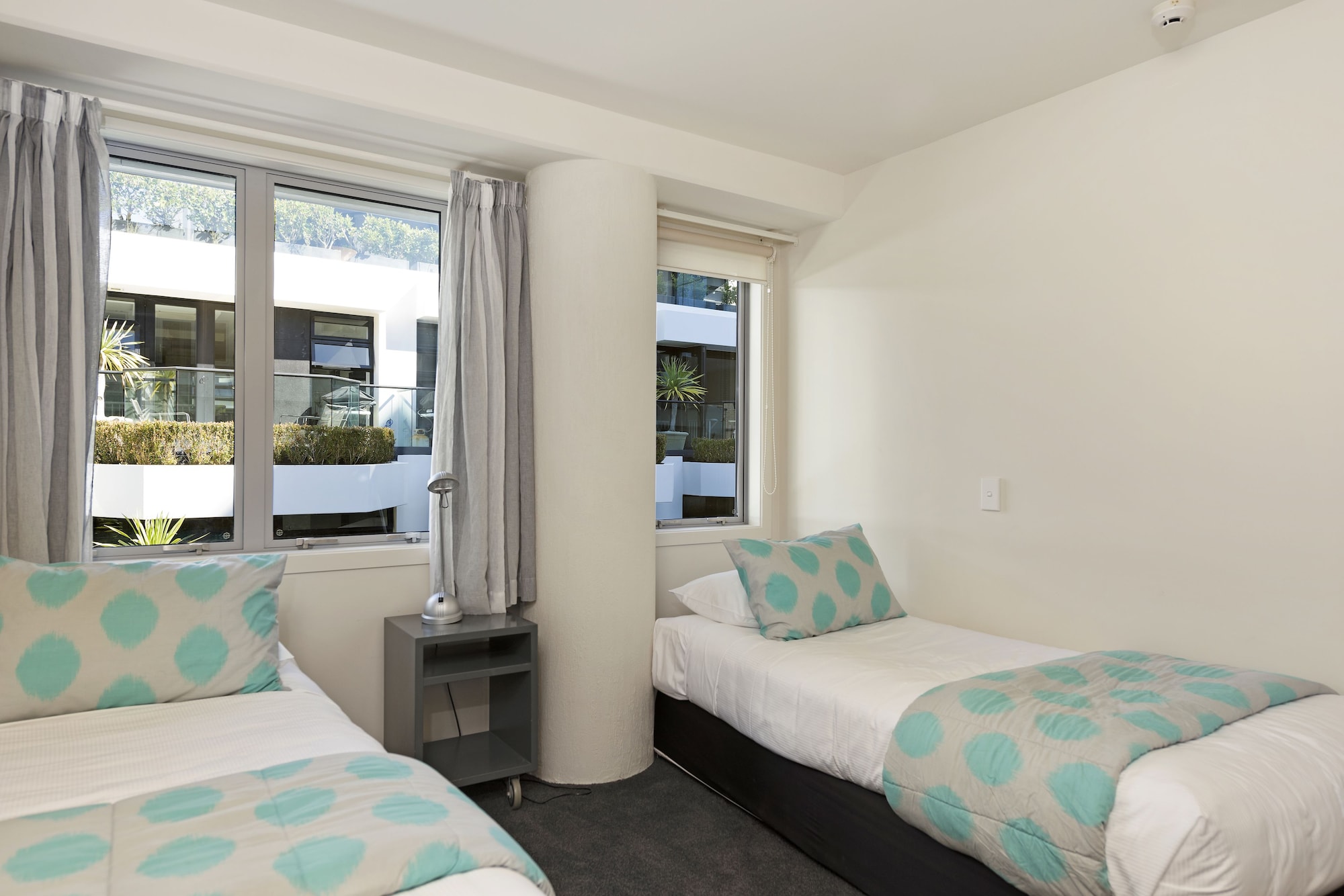 3 Bedrooms, Premium, Apartment, 1 King and 4 Single Beds, 2 Bathrooms, Corner