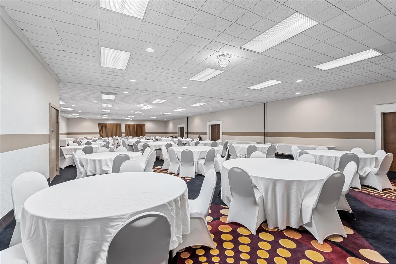 Suburban Studios Fort Dodge 32/44
