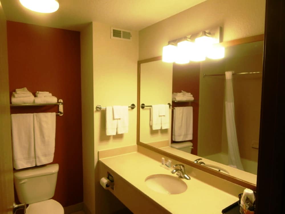 Sleep Inn Suites Lake of the Ozarks 21/52