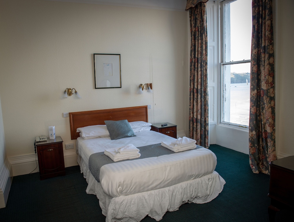 Royal Lion Hotel 5/27