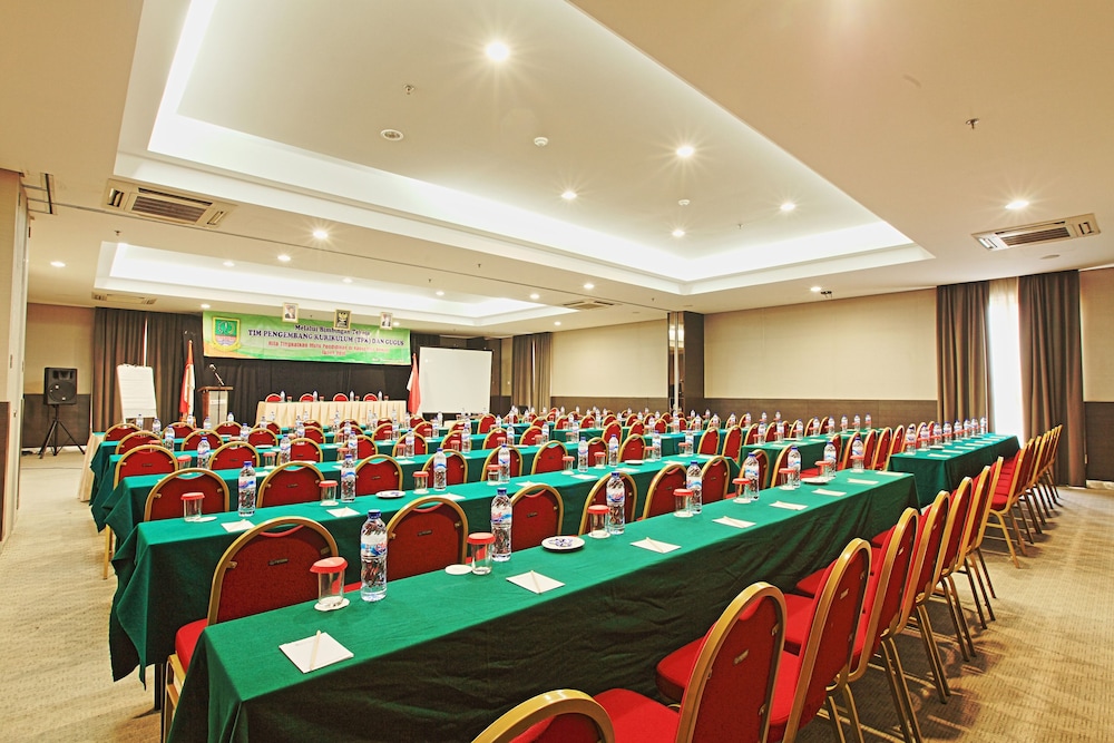 Metland Hotel Bekasi (Hotel @HOM Premiere Tambun) 43/51