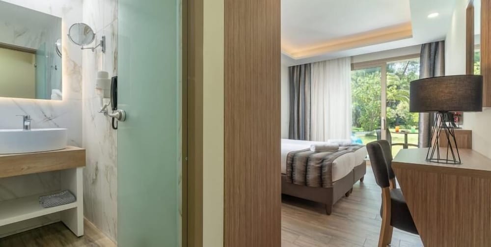 Poseidon Hotel Sea Resort 46/47