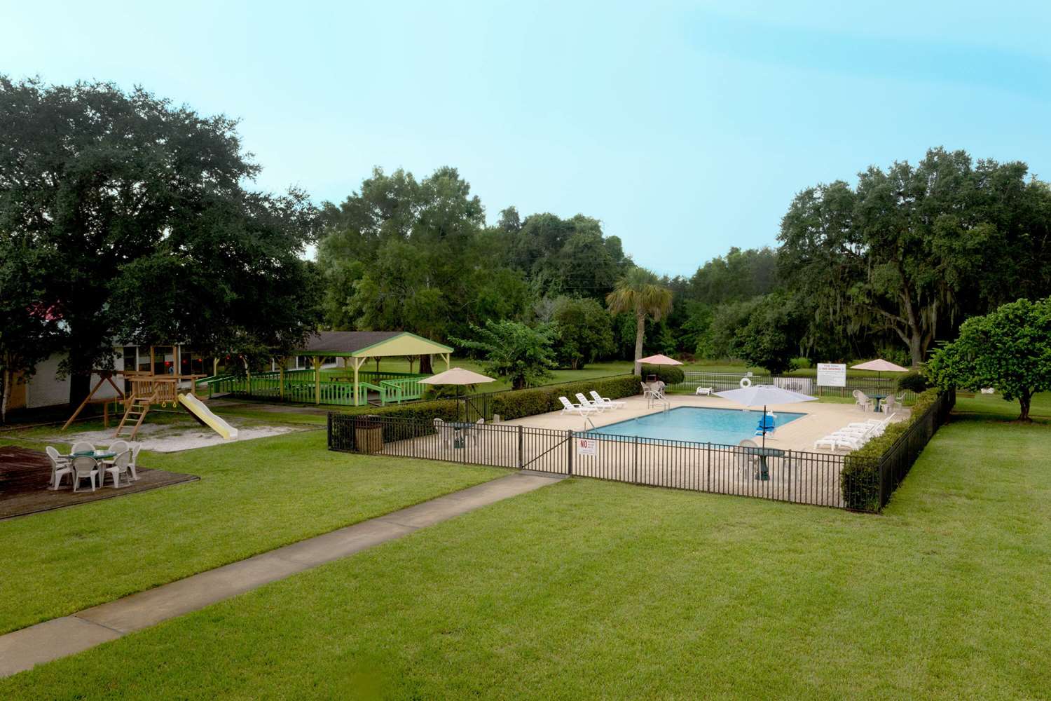 Days Inn by Wyndham Crystal River 24/28