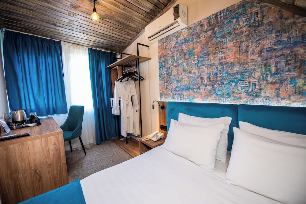 DESIGN, DOUBLE OR TWIN BED