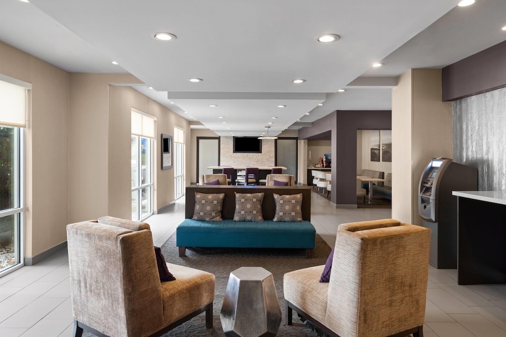 La Quinta Inn & Suites by Wyndham Fayetteville 40/59