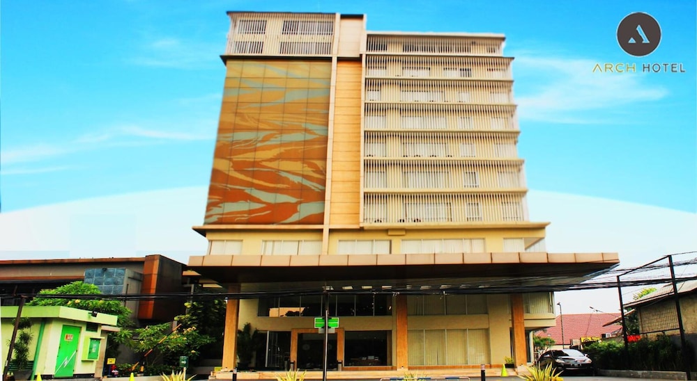 Arch Hotel 3/45