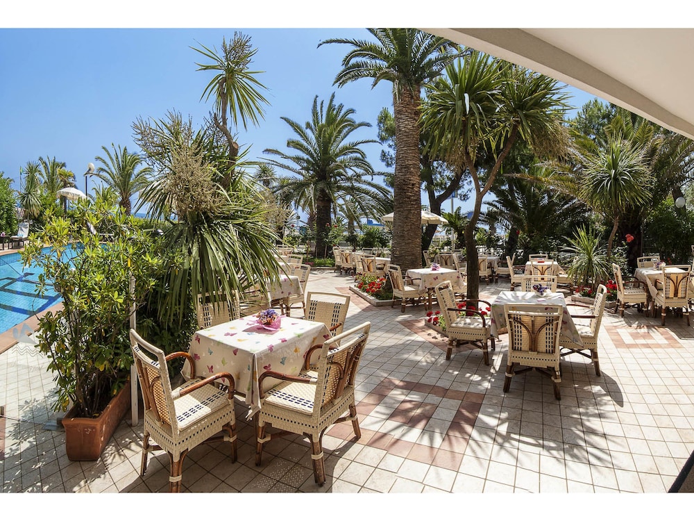 Corallo Hotel 35/57