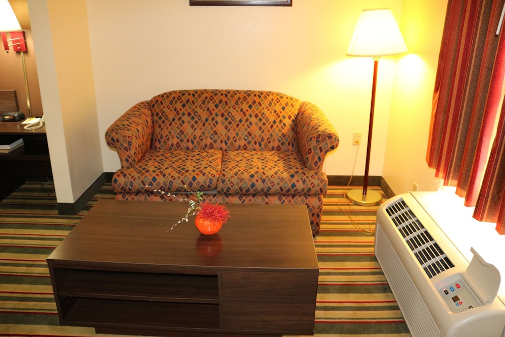 Super 8 by Wyndham Dublin 18/27