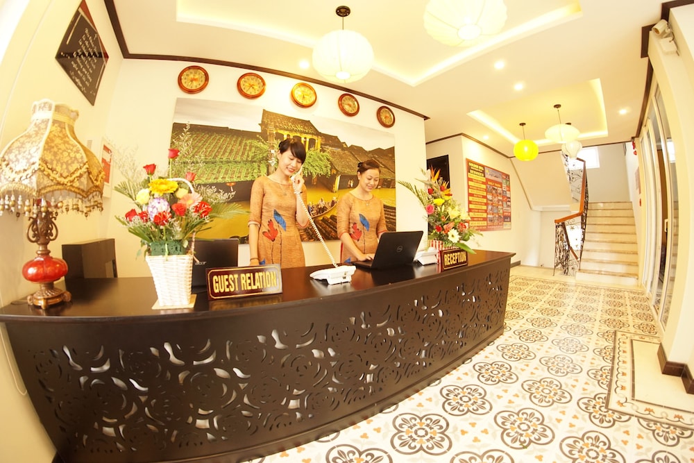 Golden Bell Backpacker Hotel and Pool Bar 9/59