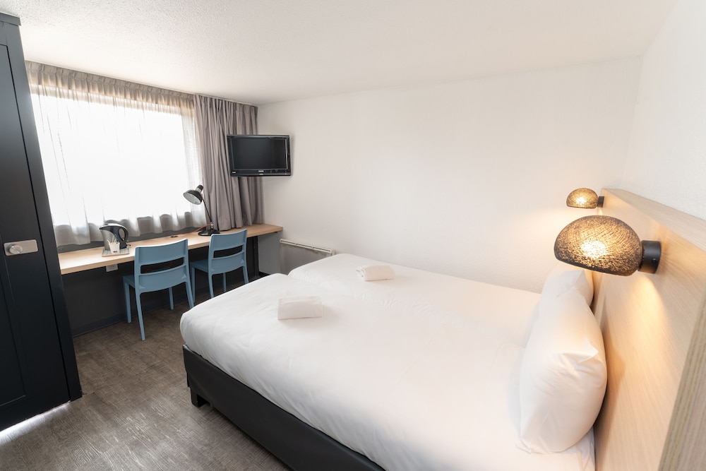ROOM, DOUBLE BED