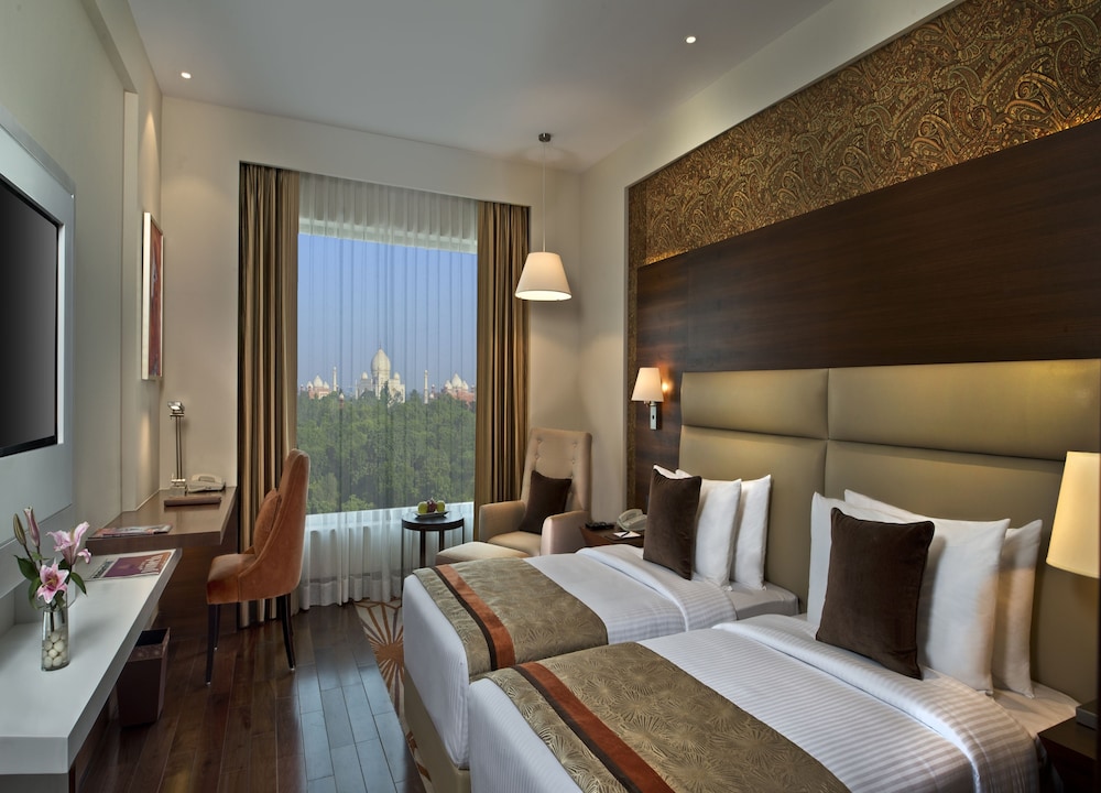 Grand Mercure Agra 12/50