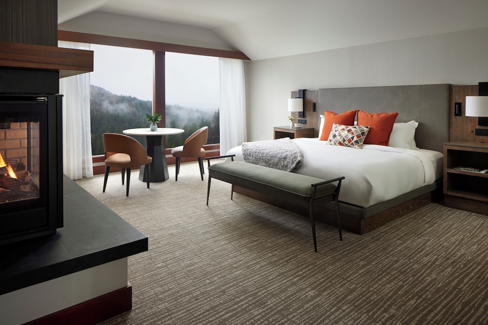 Waterfall, Deluxe, Suite, King Bed
