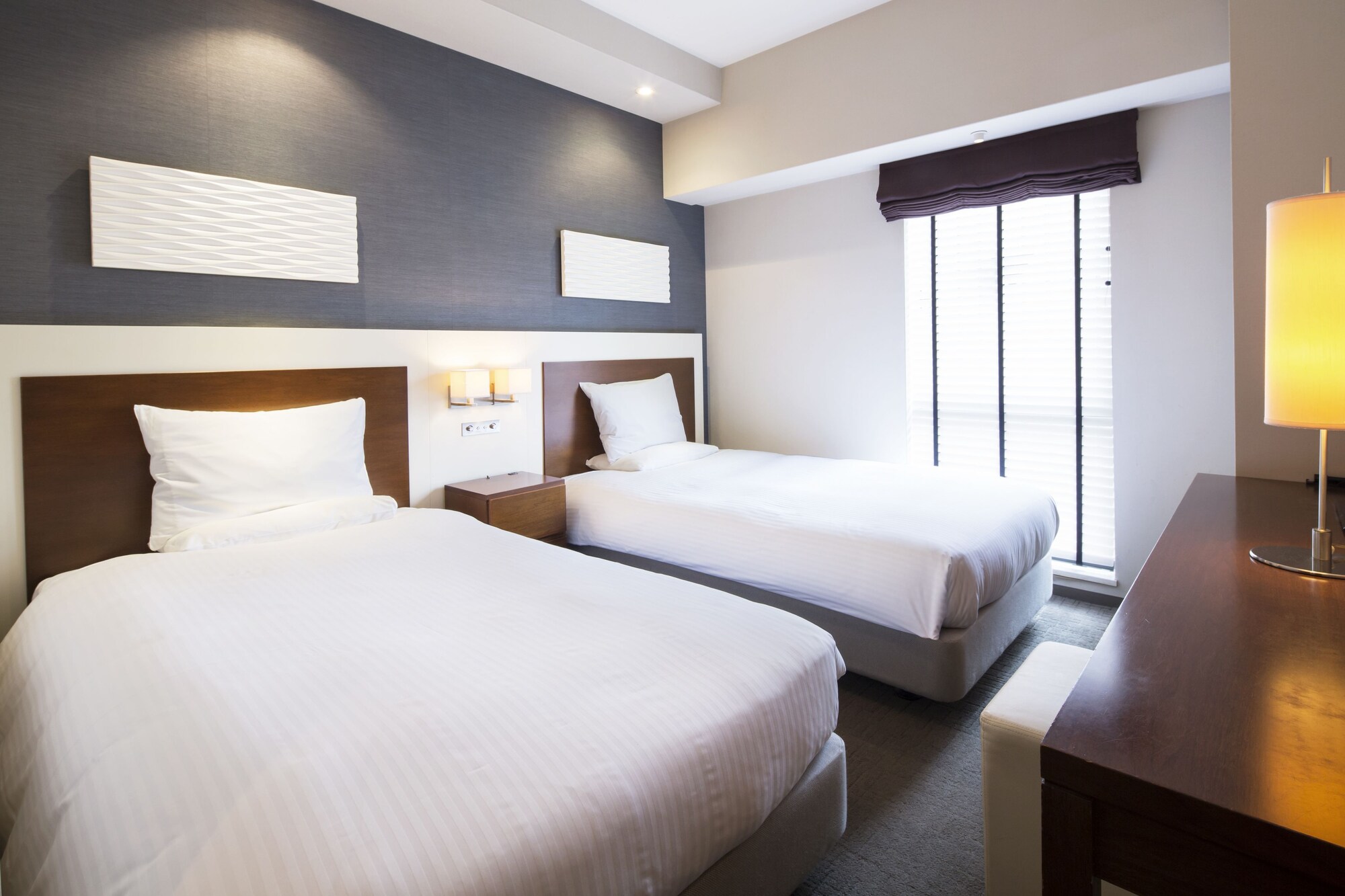 MODERATE, TWIN BEDS