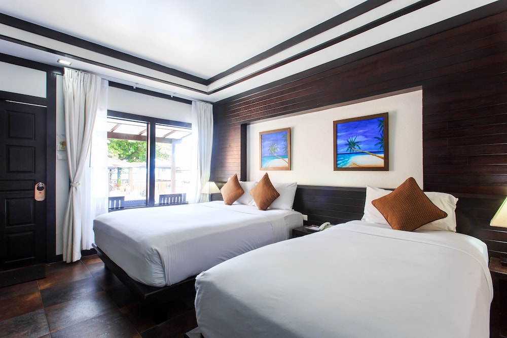 Chaweng Cove Beach Resort 12/72