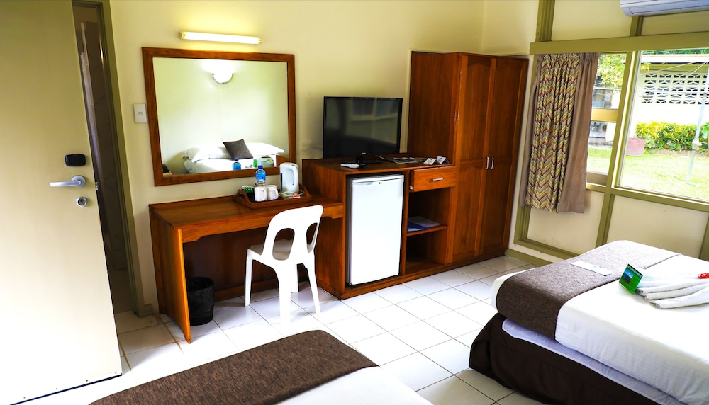 Huon Gulf Hotel and Apartments 12/49