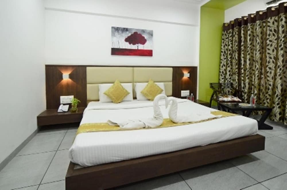 Crimson Park Shripriya Hotel 10/32