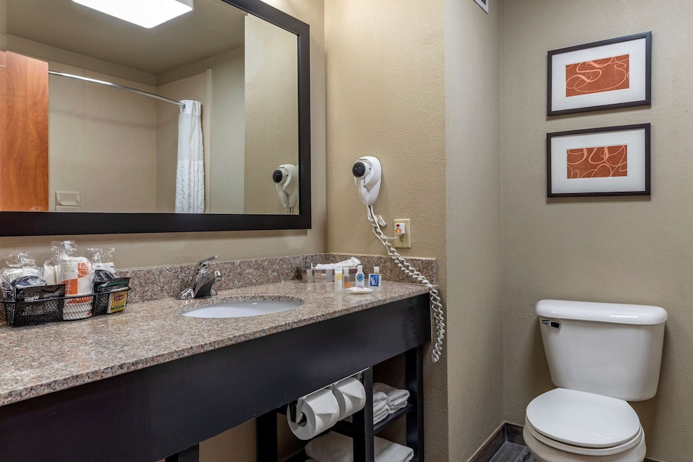 Comfort Inn and Suites Pauls Valley - City Lake 9/18