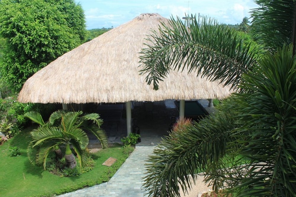 Linaw Beach Resort 67/73