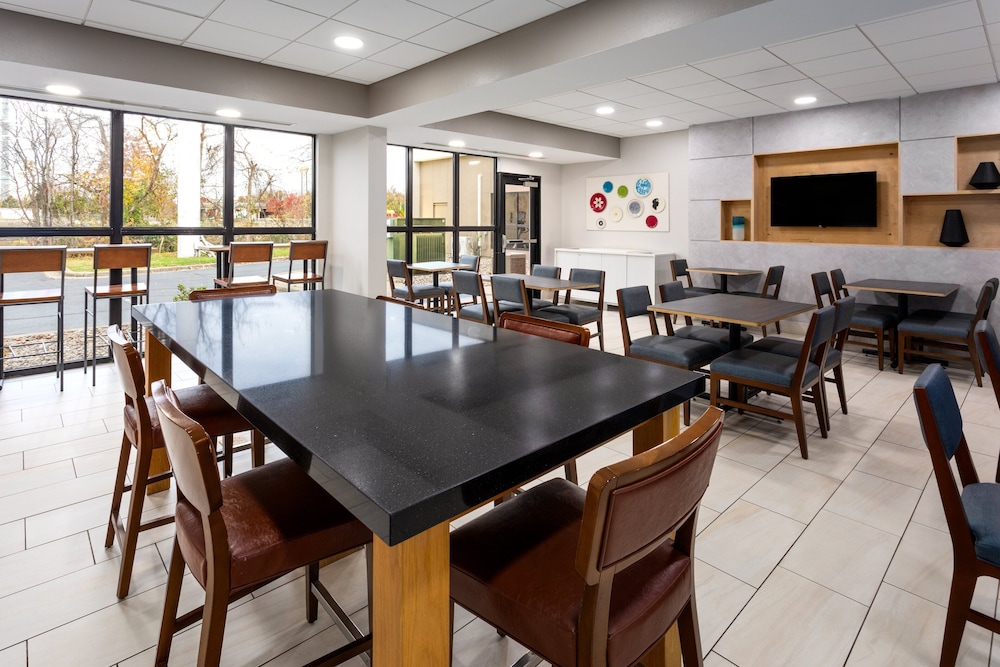 Holiday Inn Express New Albany - Louisville NW 36/50