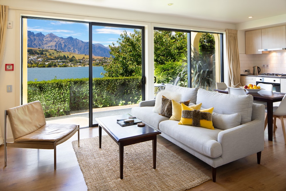 Villa del Lago 9/50