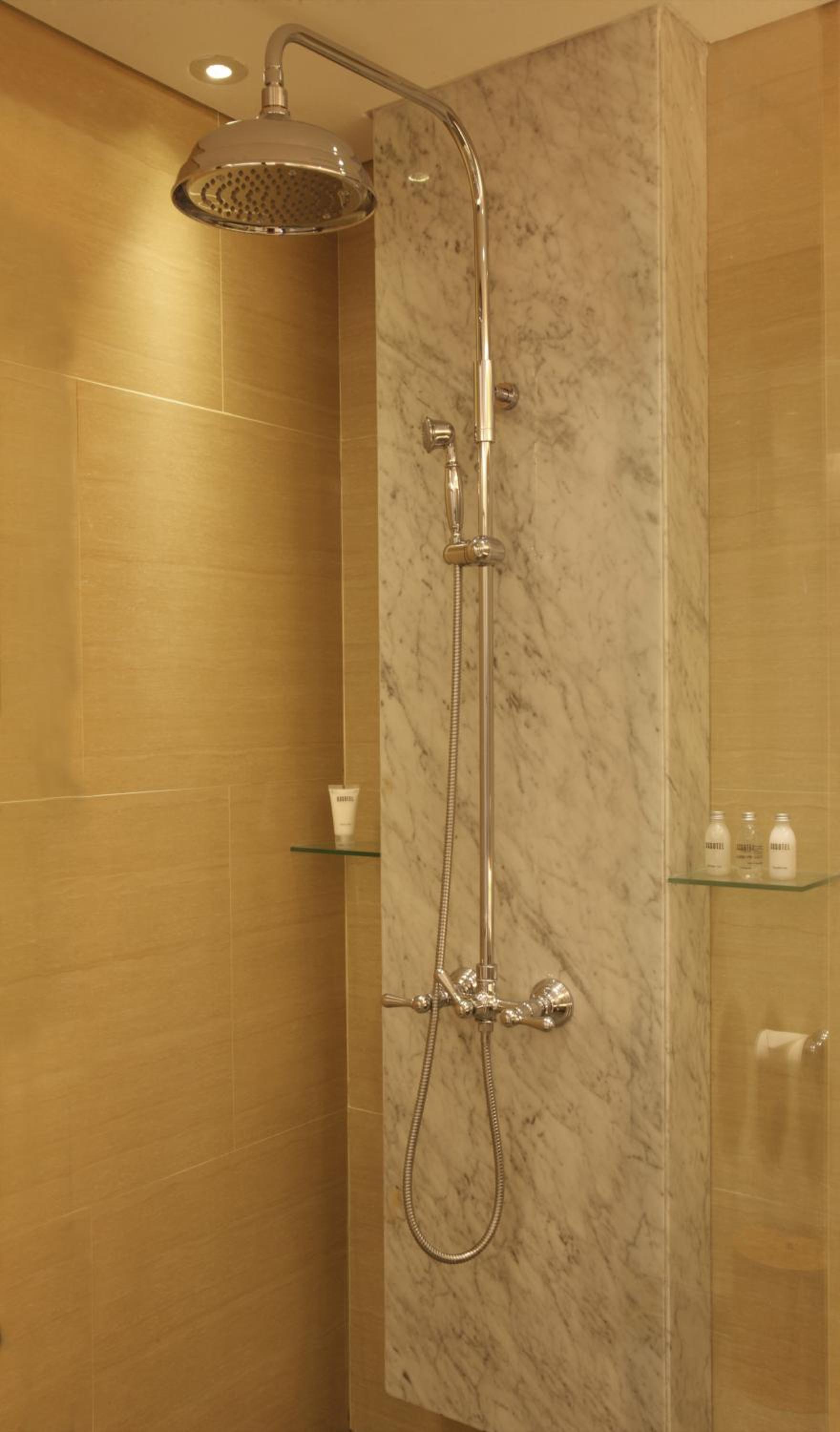 غرفة سوبيريور بسرير كينج، Ossotel Legian Bali 9/9