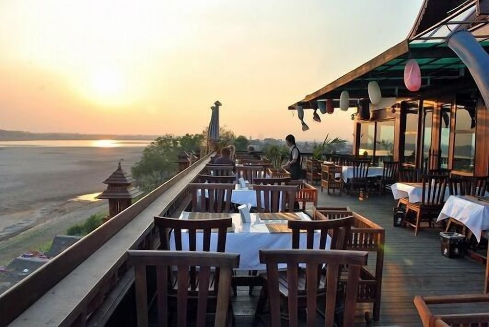 Sengtawan Riverside Hotel 22/23