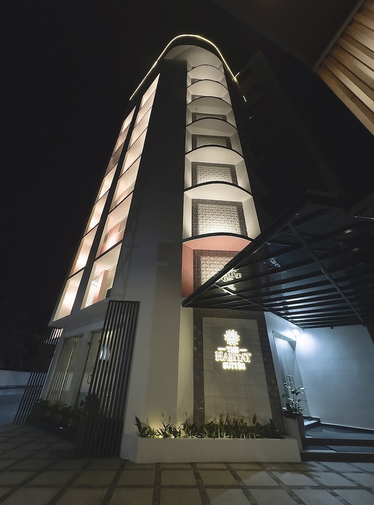The Habitat Suites 4/50