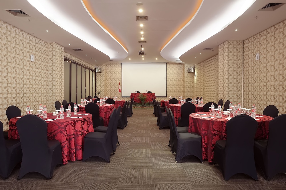 Grand Edge Hotel Semarang 49/59