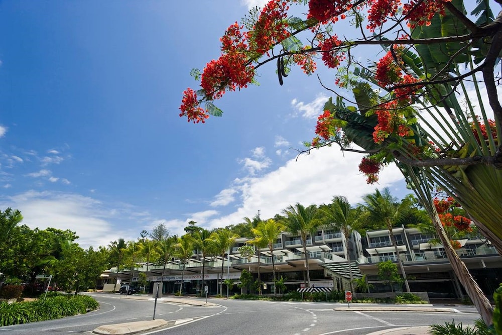 Coconut Grove Port Douglas 39/50