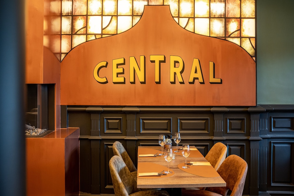 Central Hotel 16/28