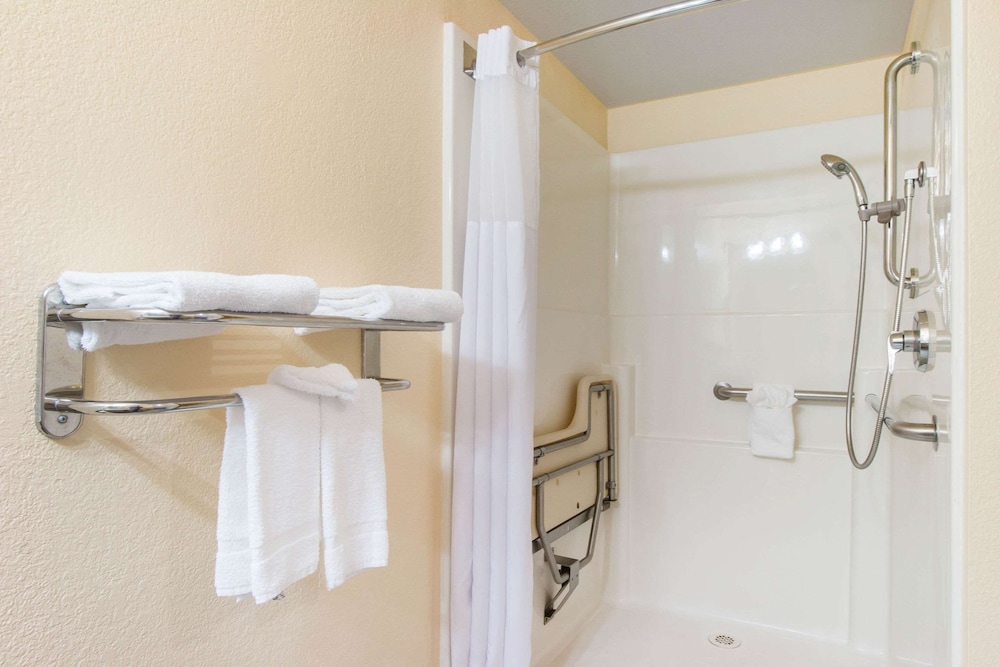 Quality Inn & Suites Crescent City Redwood Coast 51/52