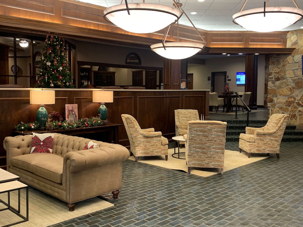 Best Western Plus Wooster Hotel & Conference Center 35/48