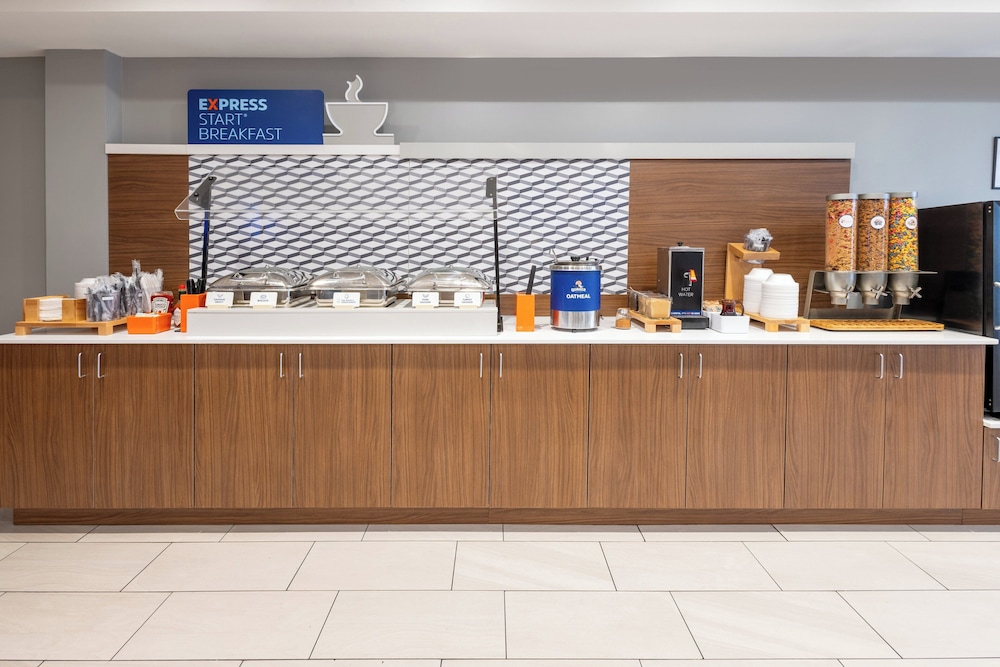 Holiday Inn Express Hotel and Suites Jackson - Flowood 11/71