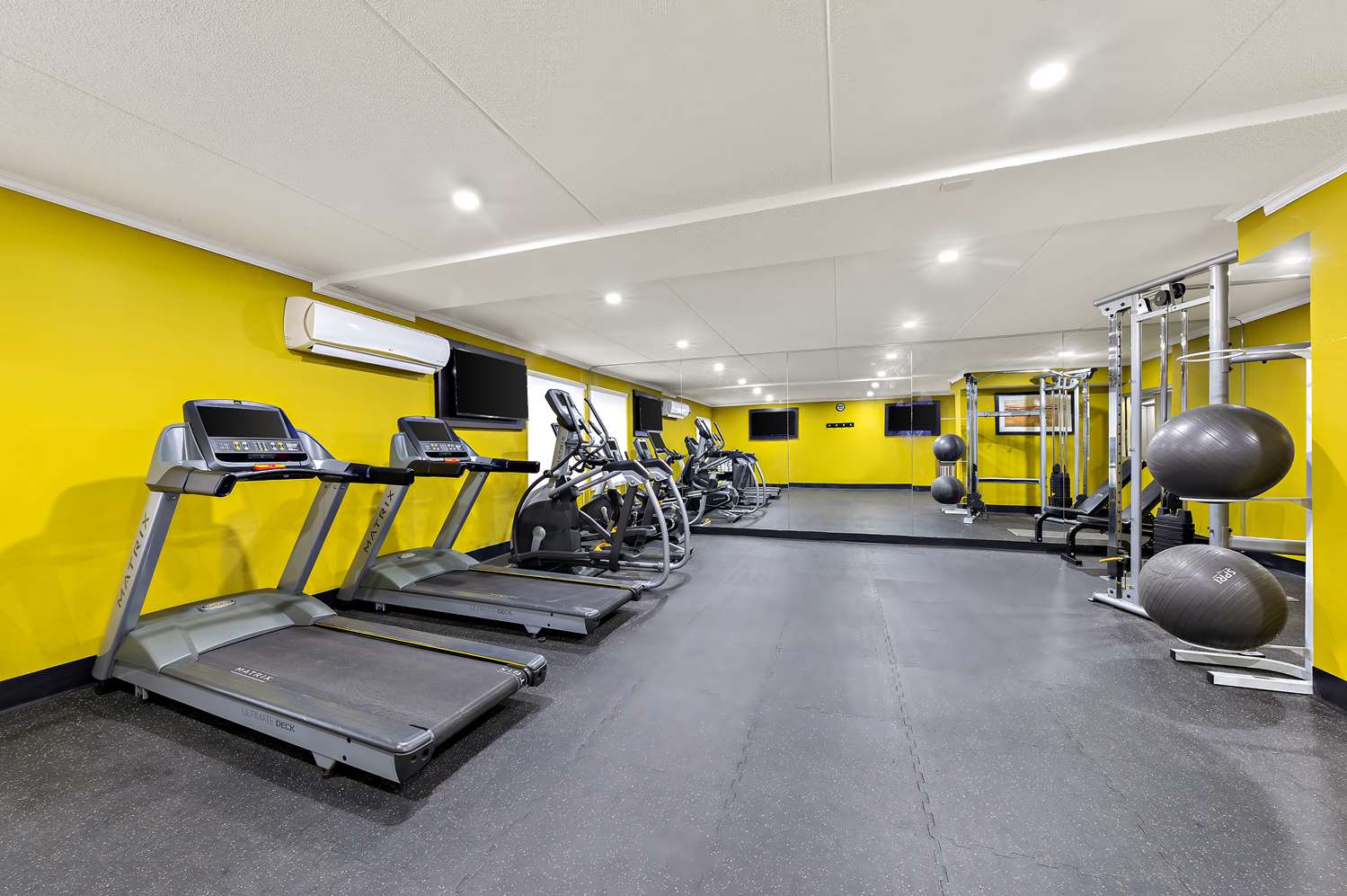 Best Western Plus Toronto North York Hotel and Suites 6/13