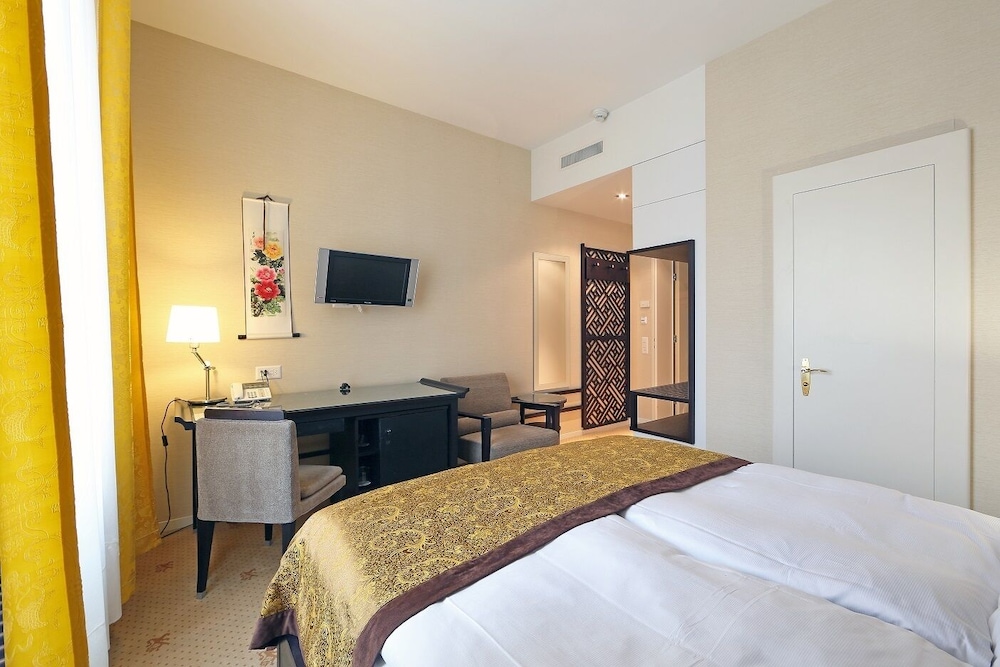 HOTEL ST GOTTHARD 19/84