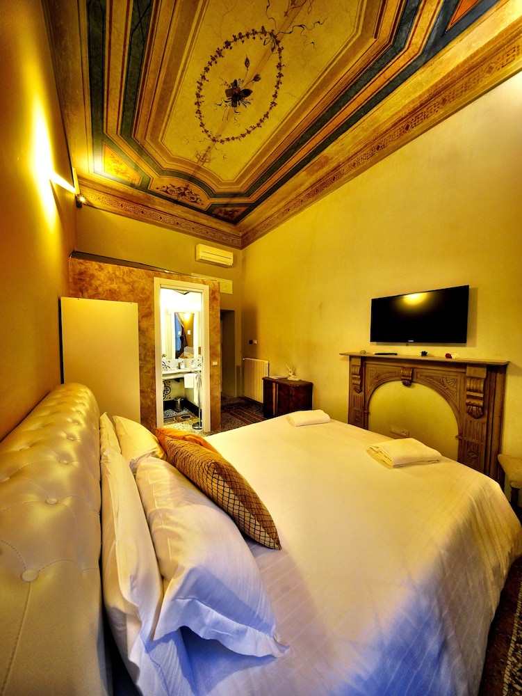 DELUXE, DOUBLE BED