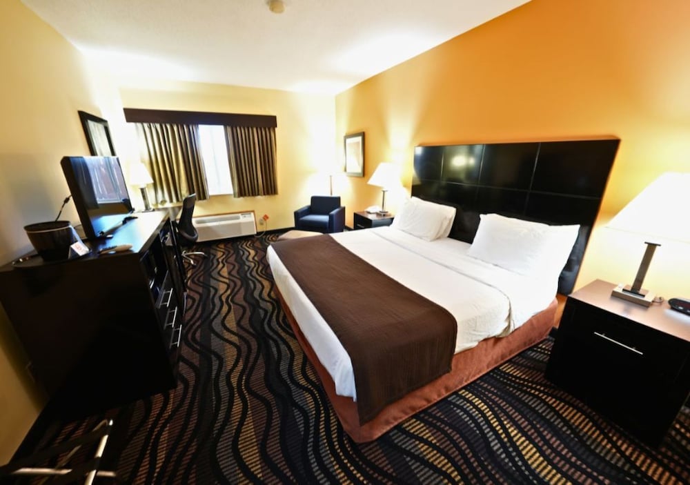غرفة قياسية بسرير كينج لذوي الإعاقة، Americinn By Wyndham Streator 2/6