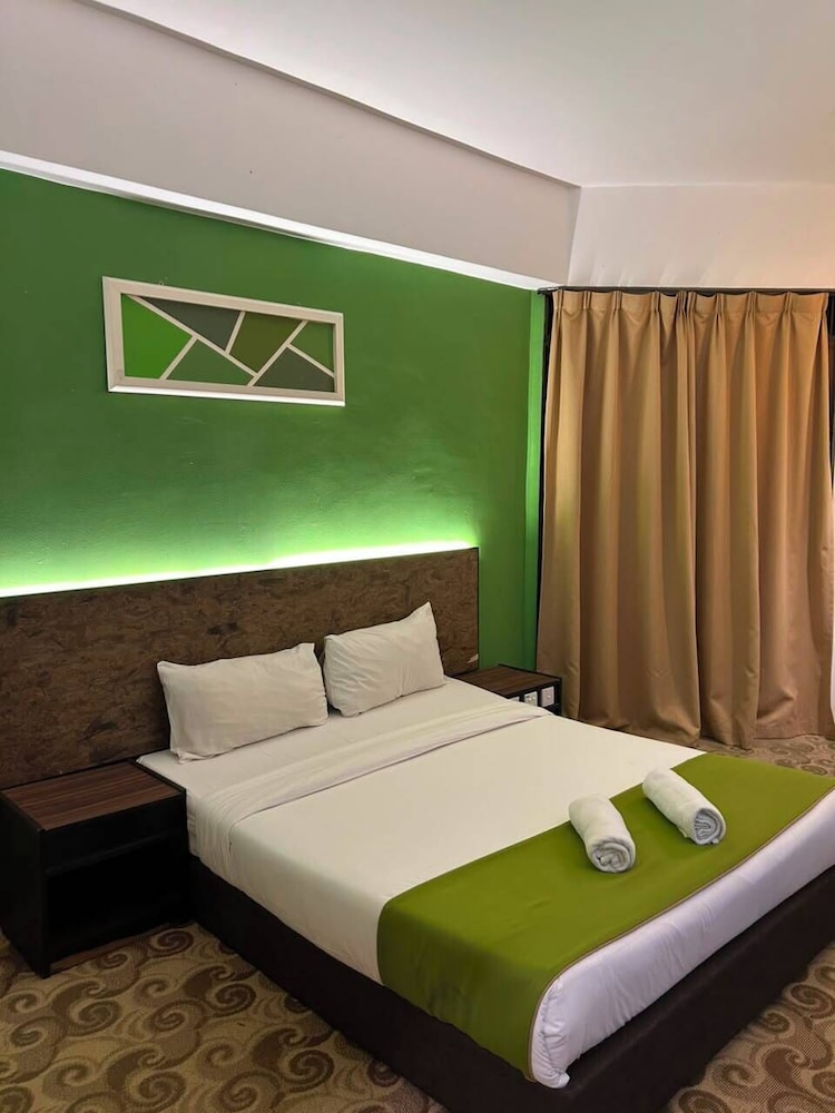 Greenish, Standard, Queen Bed