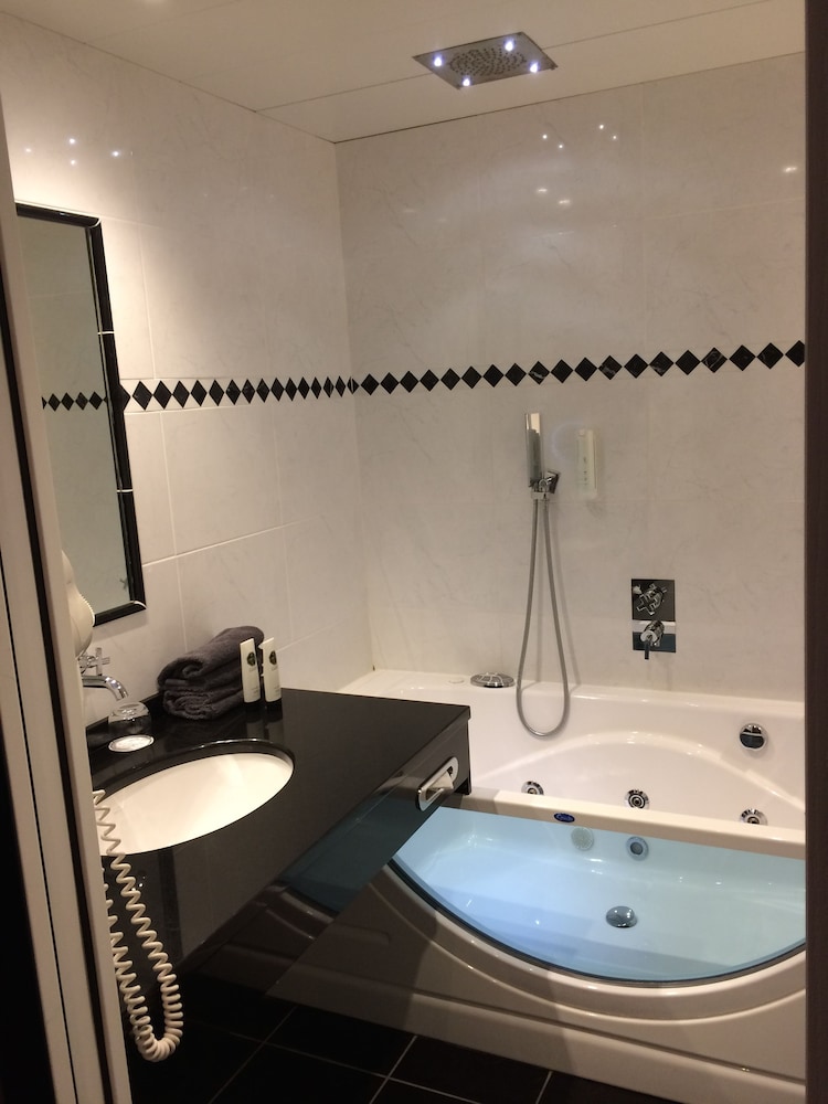 Henry Ii Hotel 7/59