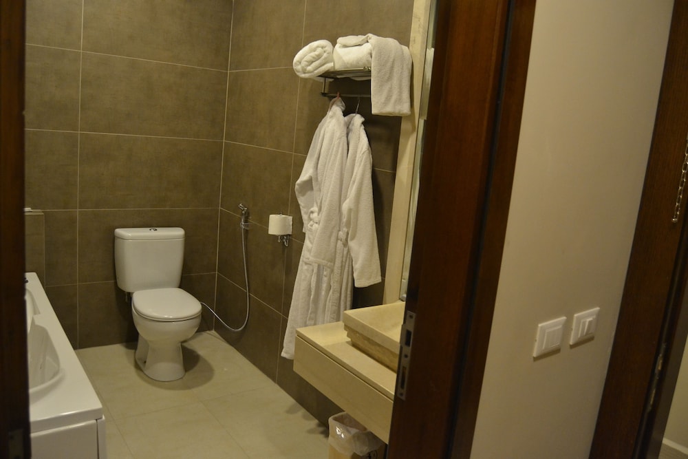 PLATINUM HOTEL 42/45
