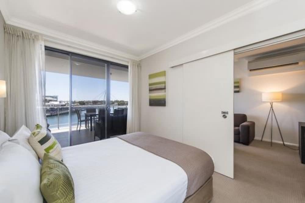 Dolphin Quay Apartments 10/71