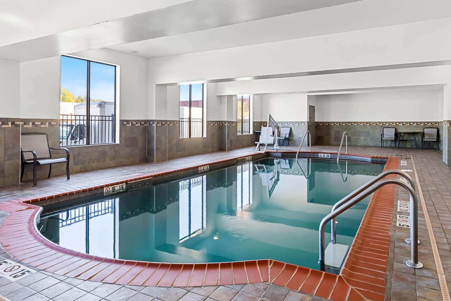 Best Western St. Louis Airport North Hotel & Suite 9/19