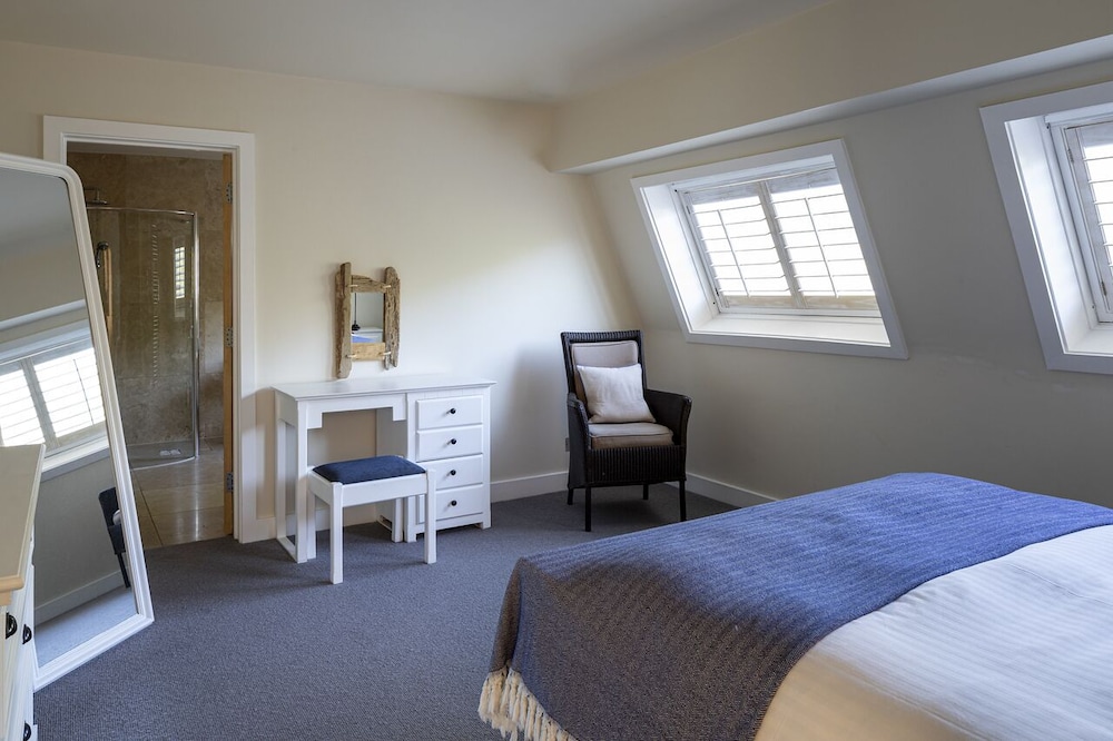 South Sands Hotel 13/50