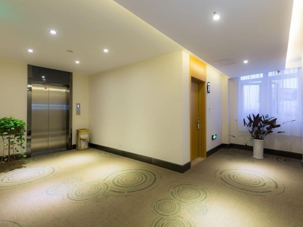 GreenTree Inn XuZhou JiaWang District Express Hotel 13/18