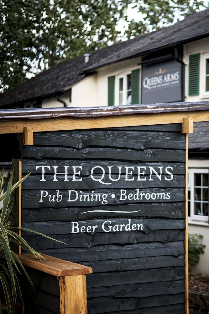 The Queens Arms Hotel 1/32