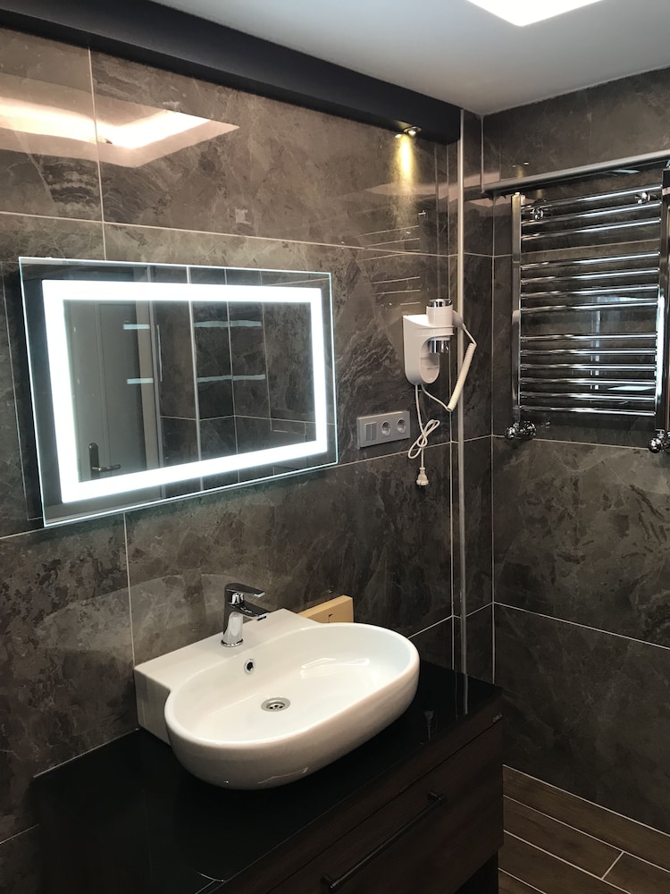 Muyan Suites 63/68