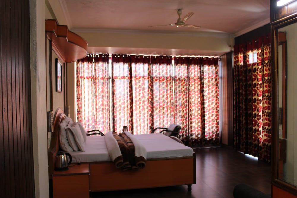 HOTEL PRESIDENT 29/49